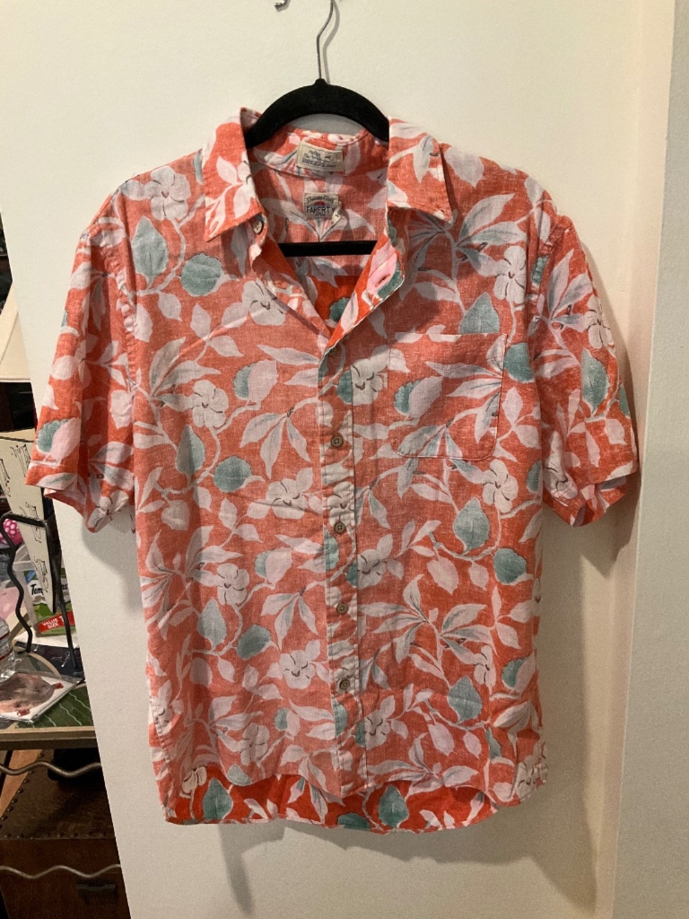 EUC Faherty Short-Sleeve Button Down Floral Print Shirt Size Medium